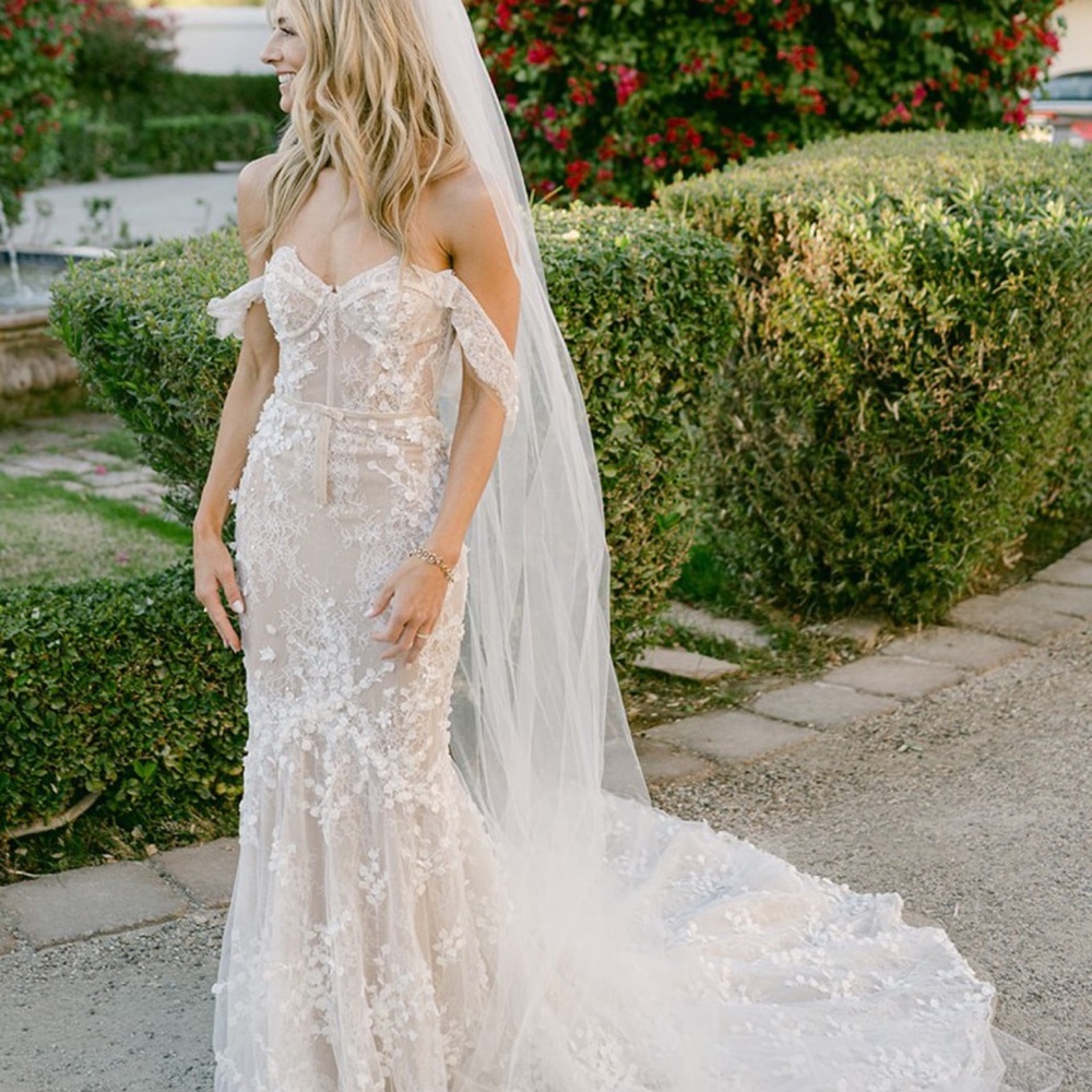 Berta Privee Wedding Gown - size 0